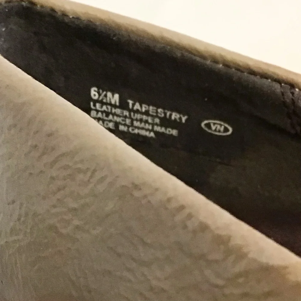 AEROSOLES “tapestry” pumps